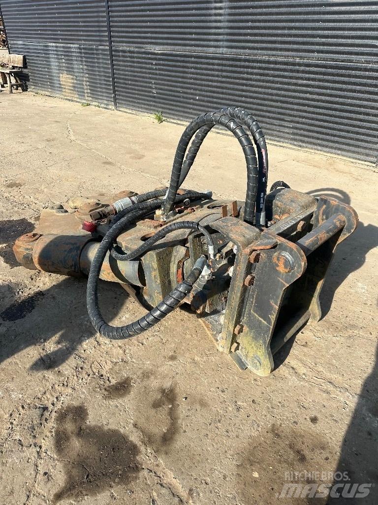 VTN Betonsaks Гусеничні екскаватори