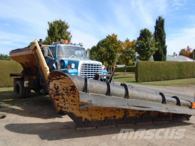Ford LTL 9000 Снігоочищувальні ножі та плуги