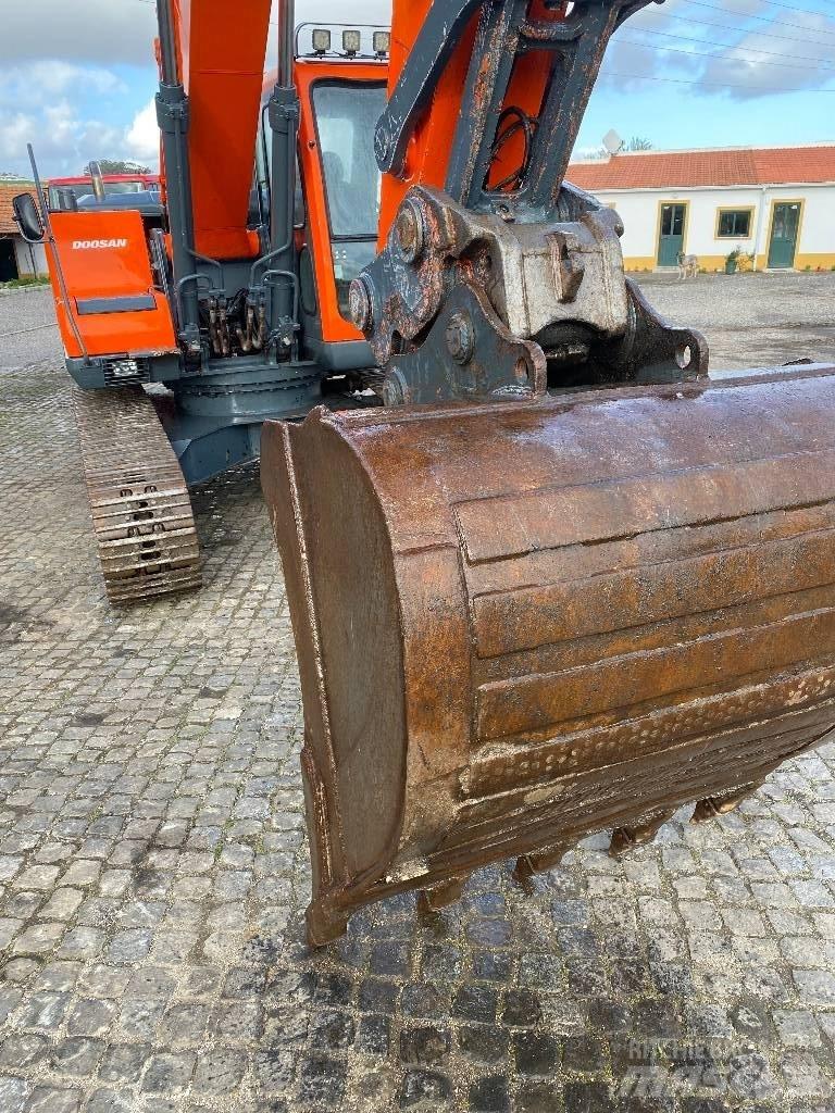 Doosan DX 220 NLC Гусеничні екскаватори