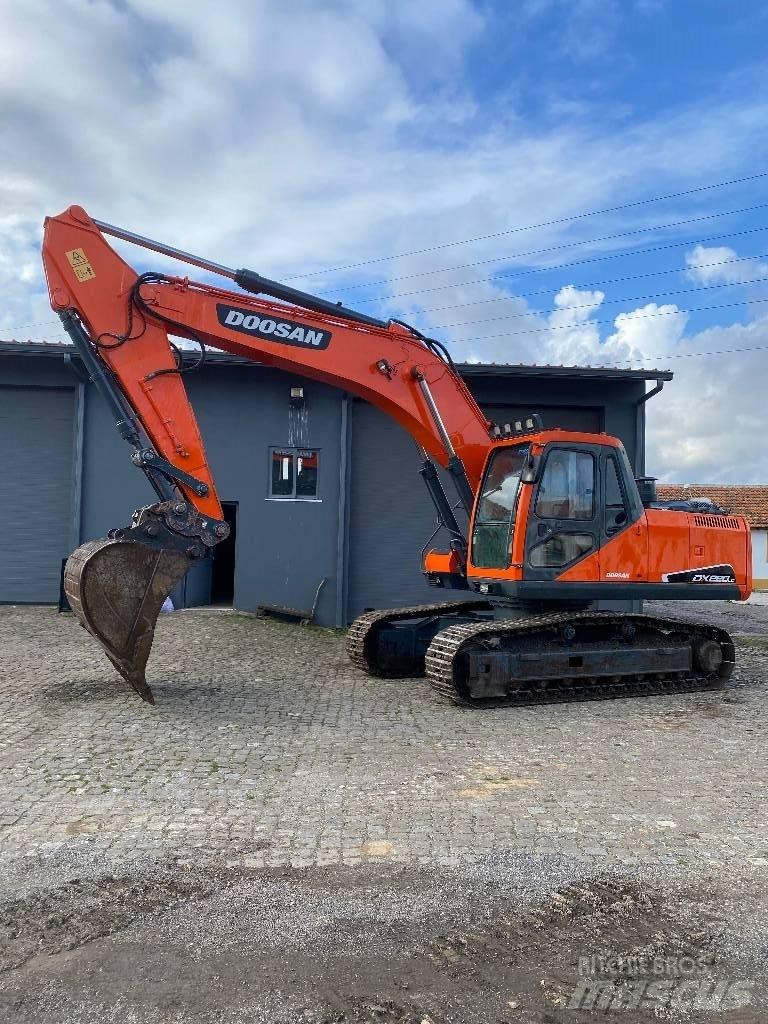 Doosan DX 220 NLC Гусеничні екскаватори