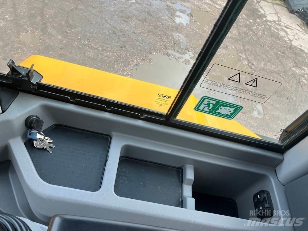 JCB 411 Фронтальні навантажувачі