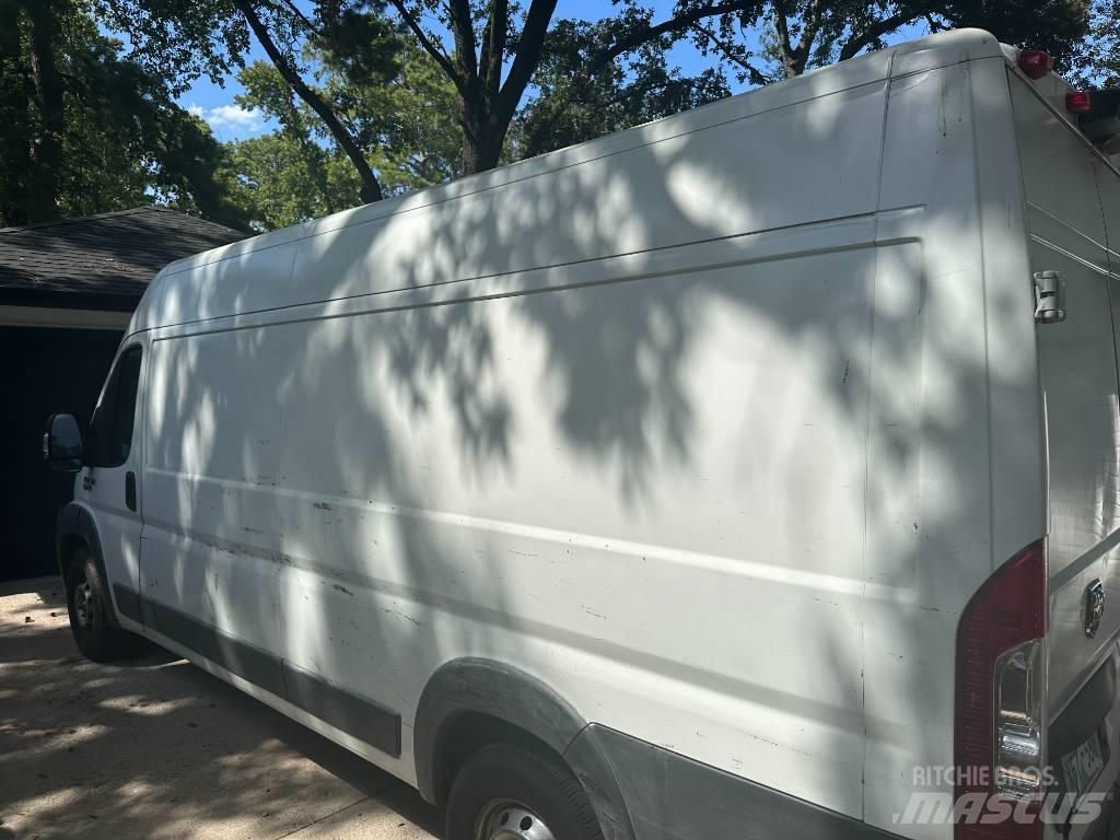 Dodge promaster Фургони