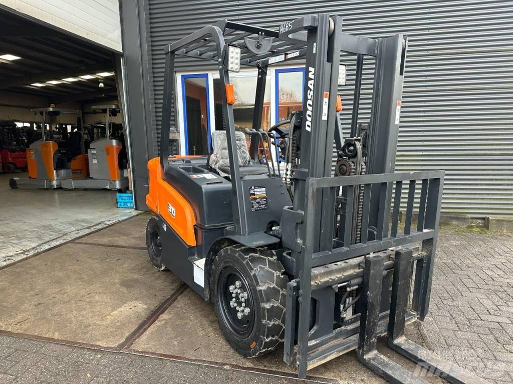 Doosan D30NX Дизельні навантажувачі