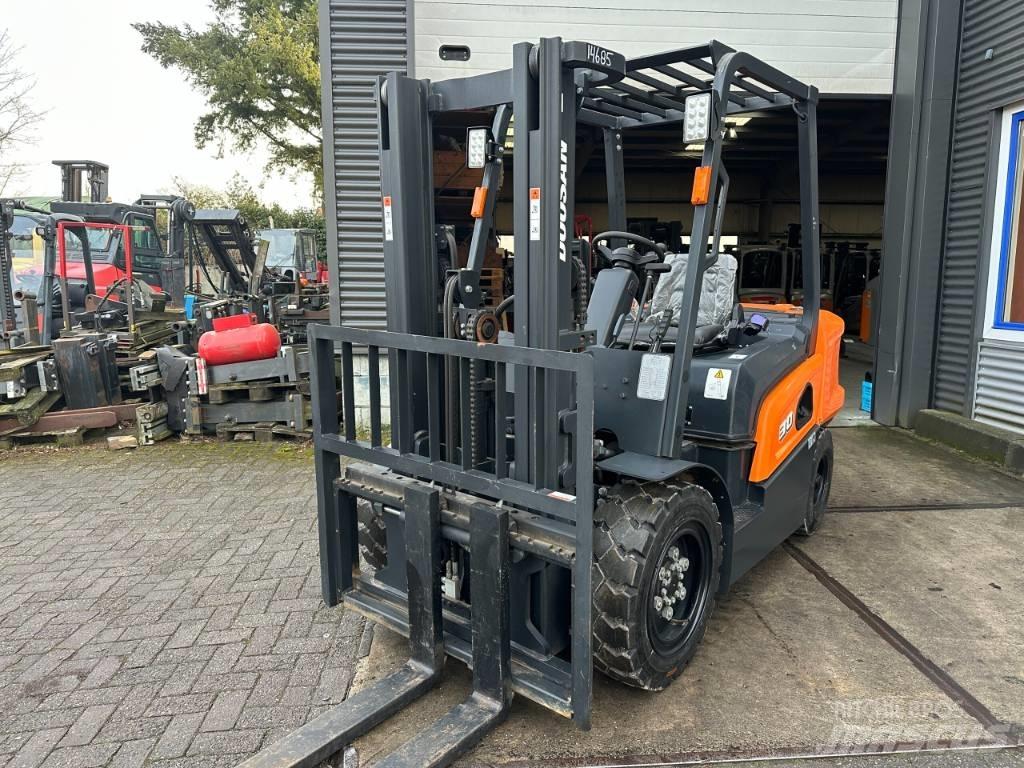 Doosan D30NX Дизельні навантажувачі