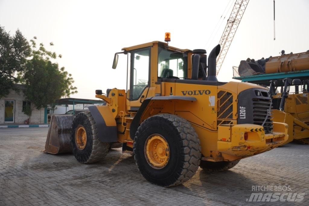 Volvo L 120 F Фронтальні навантажувачі