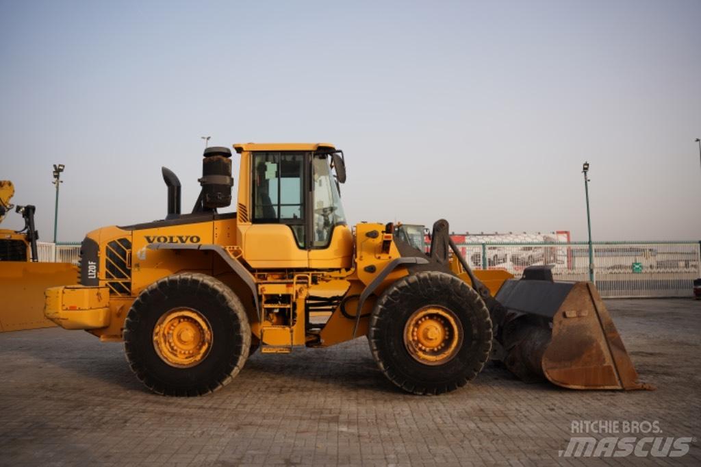 Volvo L 120 F Фронтальні навантажувачі