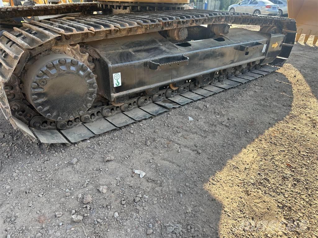 CAT 320BL Гусеничні екскаватори