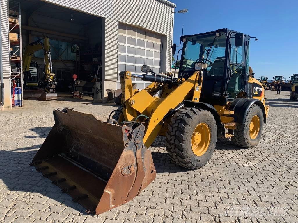 CAT 908M Фронтальні навантажувачі