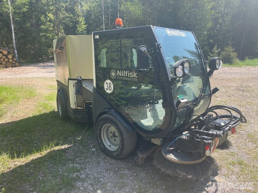 Nilfisk CR3500 Підмітальні машини