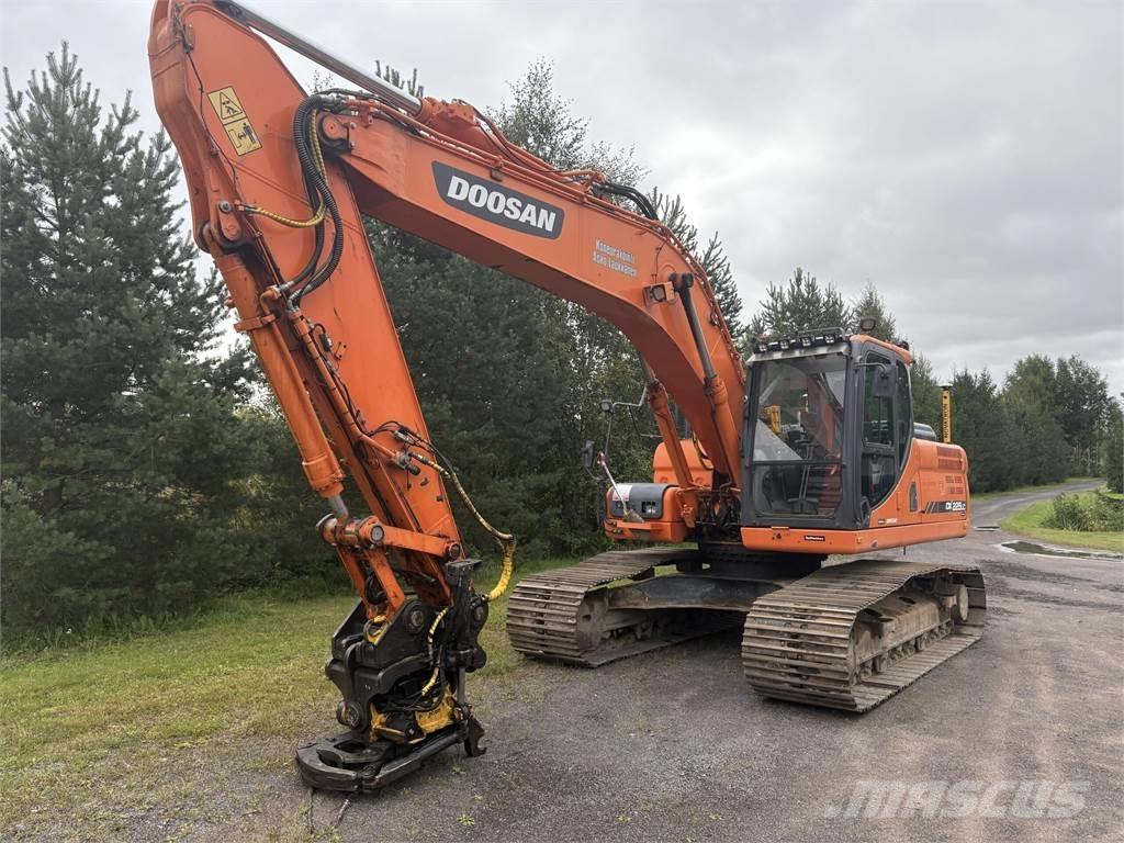 Doosan DX225LC-3 Гусеничні екскаватори