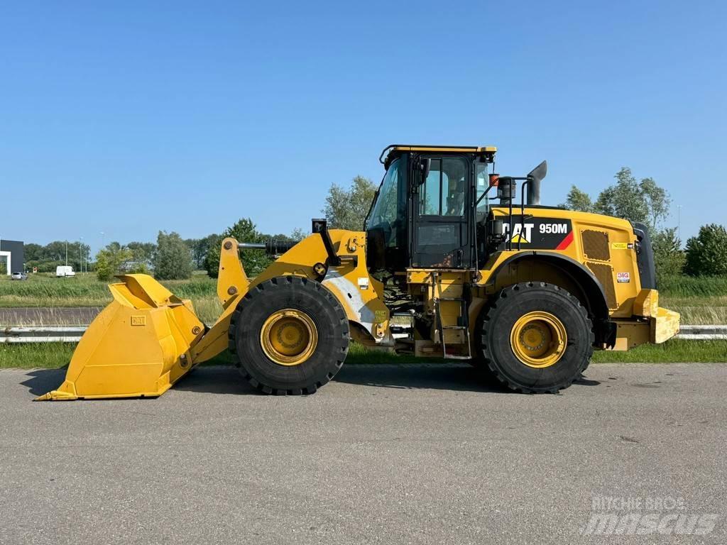 CAT 950M Фронтальні навантажувачі