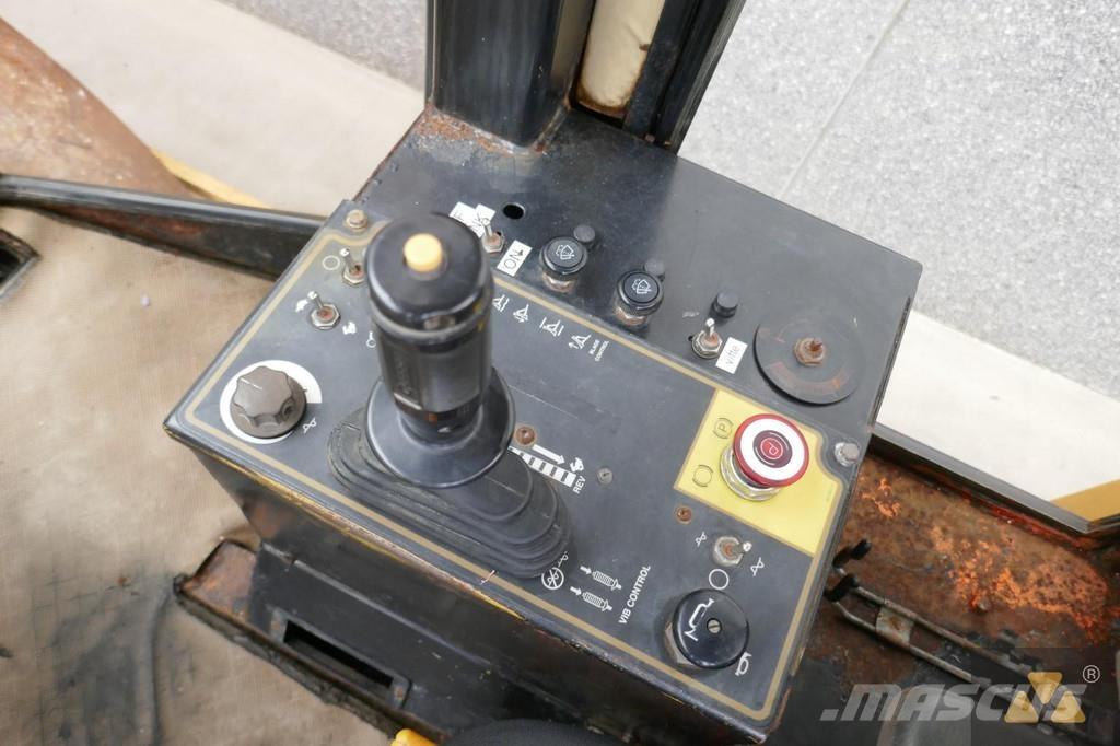 CAT CS433C Грунтові котки