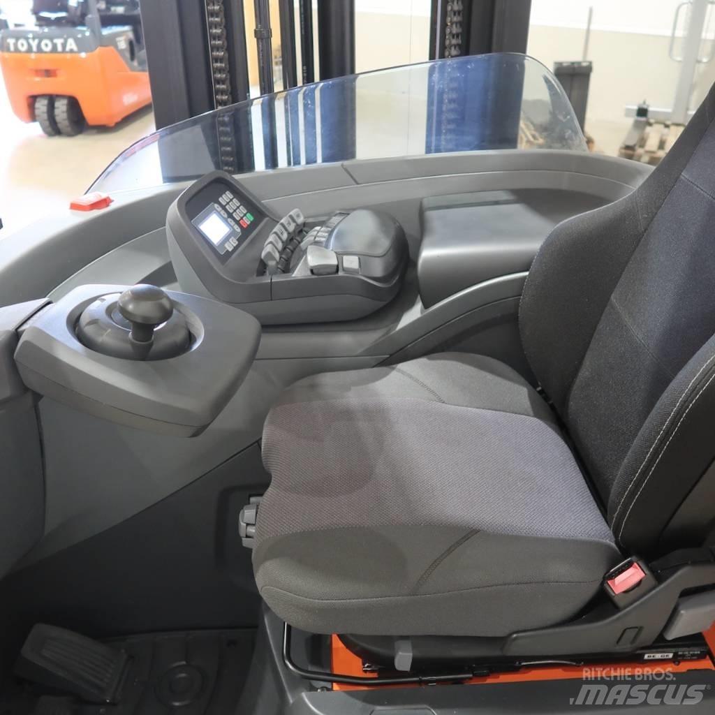 Toyota RRE160H Річ-трак із високим підйомом