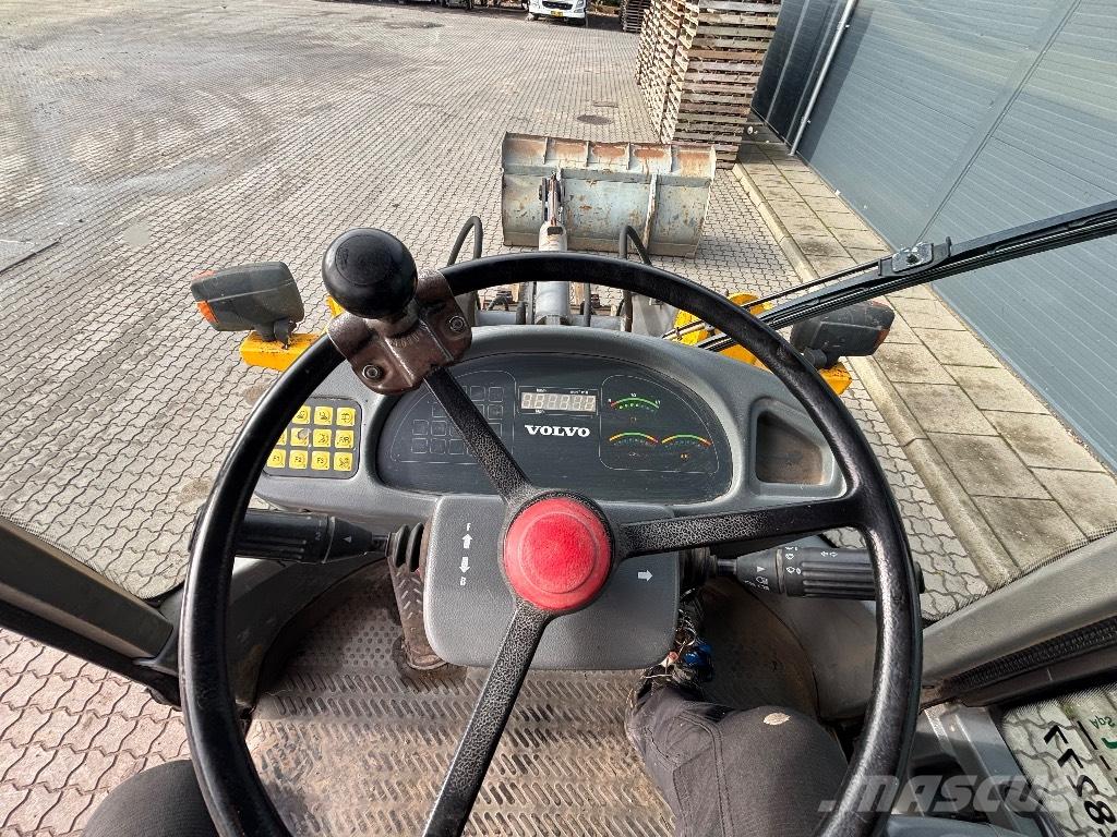 Volvo L 30 Фронтальні навантажувачі