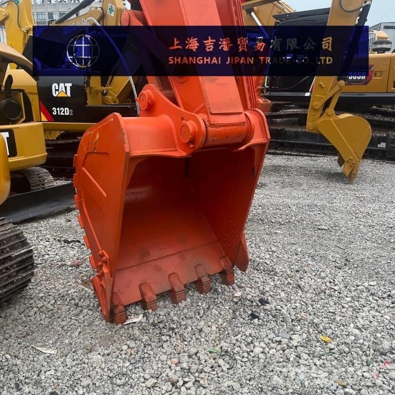 Hitachi ZX 200 Гусеничні екскаватори