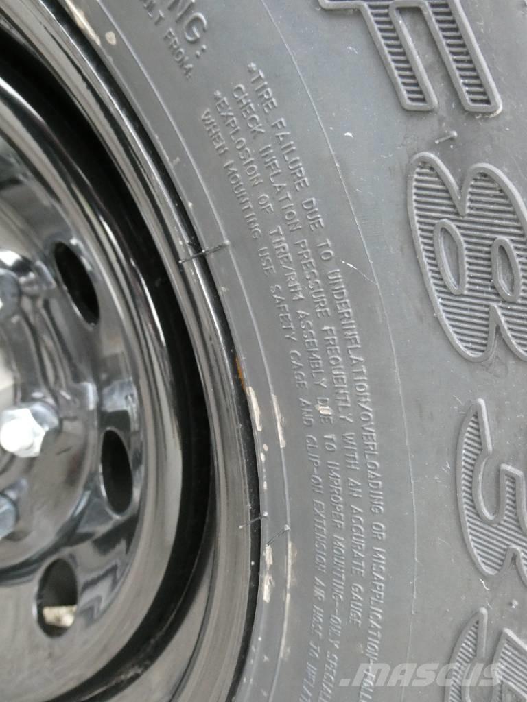 RawMaxx DTX24BP14K Низькорамні причепи