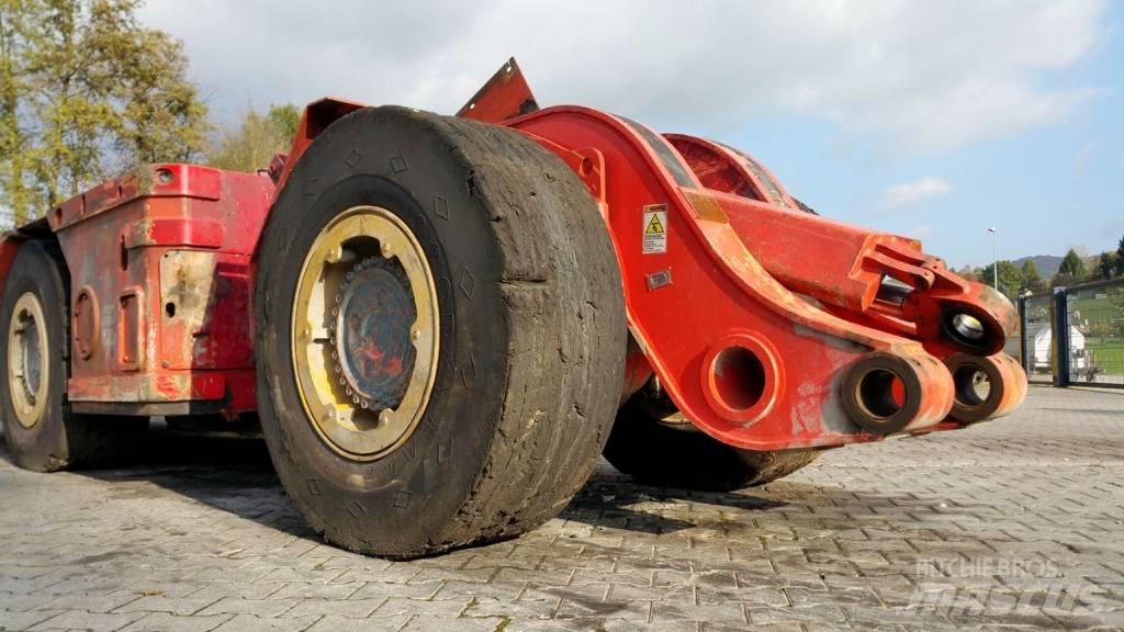 Sandvik LH208 Підземні навантажувачі