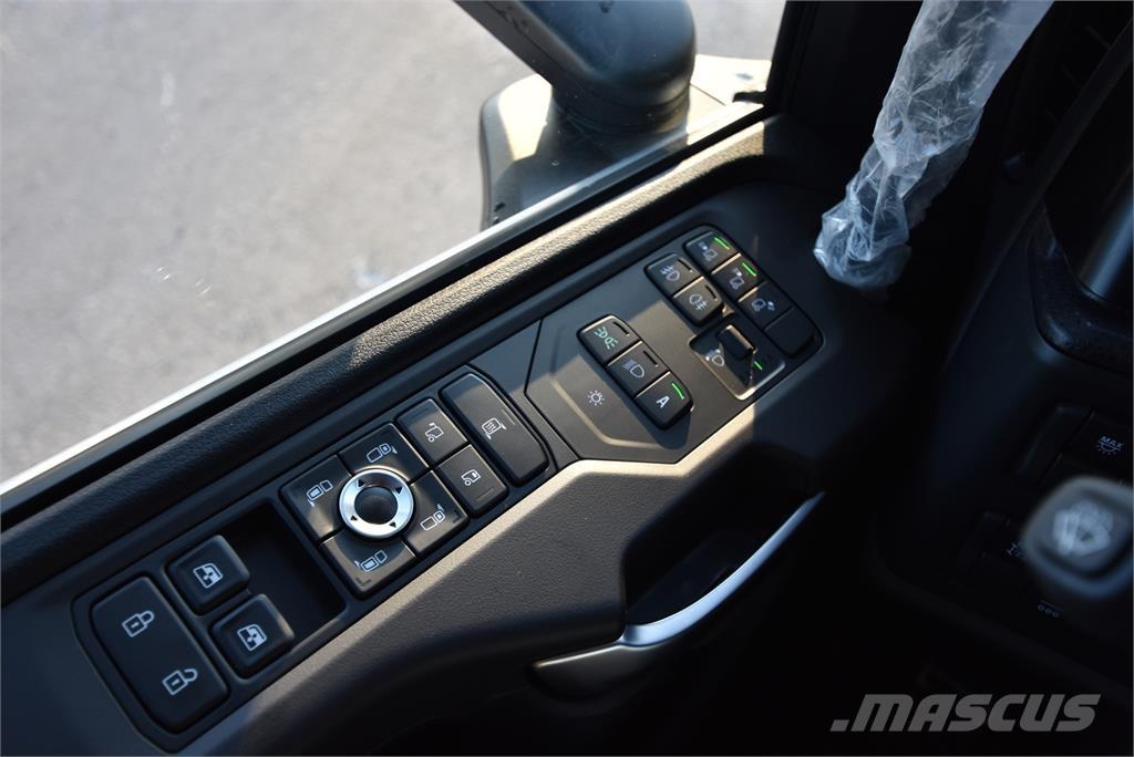 Scania R590 8X4 Шасі з кабіною