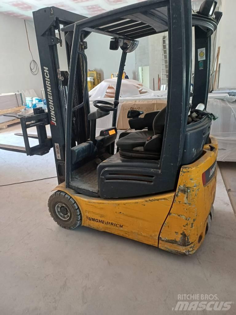 Jungheinrich EFG215 Електронавантажувачі