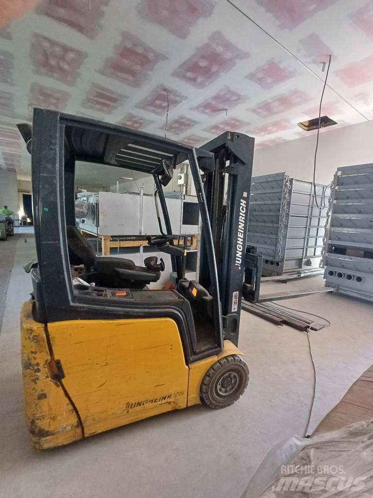 Jungheinrich EFG215 Електронавантажувачі