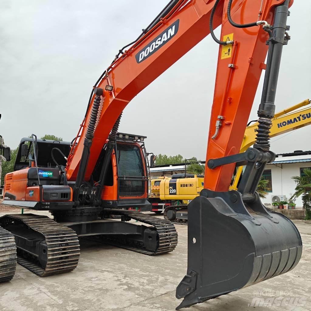 Doosan 225-9C Гусеничні екскаватори