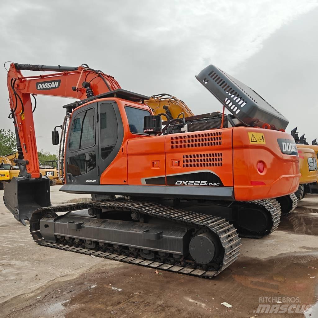 Doosan 225-9C Гусеничні екскаватори
