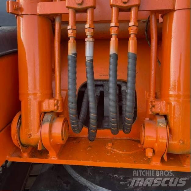 Hitachi ZX120 Гусеничні екскаватори