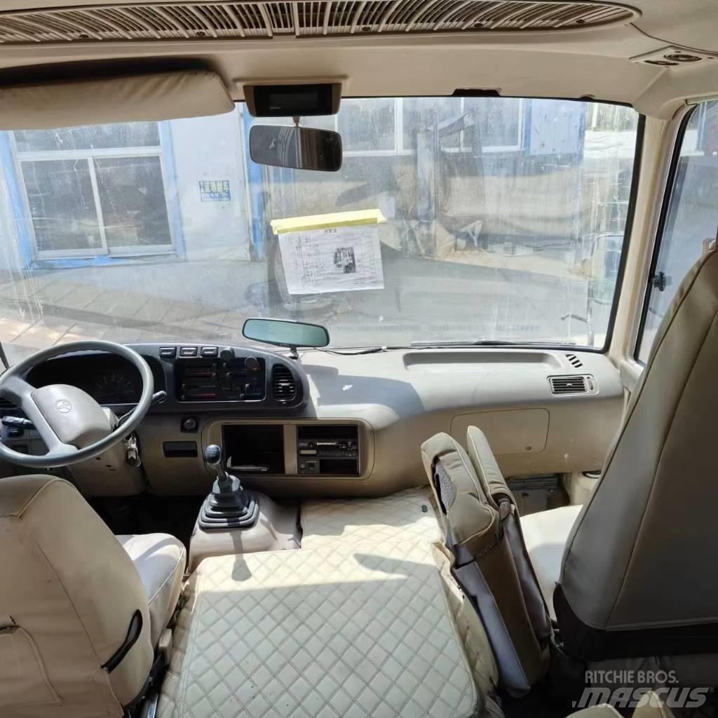 Toyota Coaster Bus Мікроавтобуси