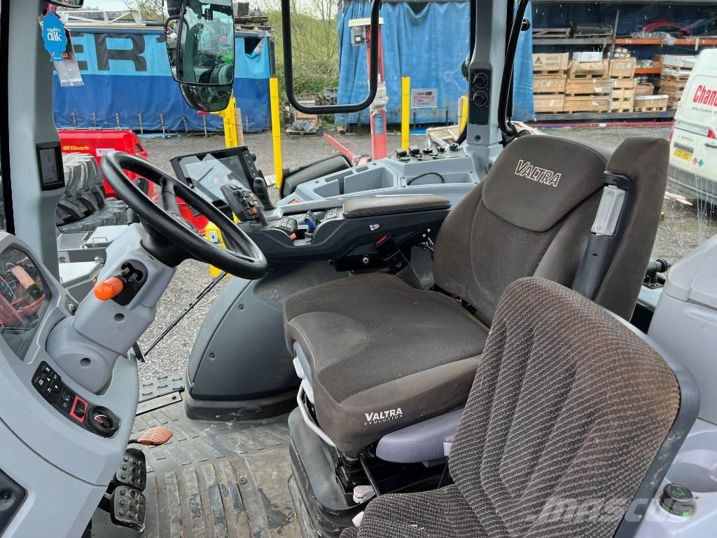 Valtra T 254 V Трактори