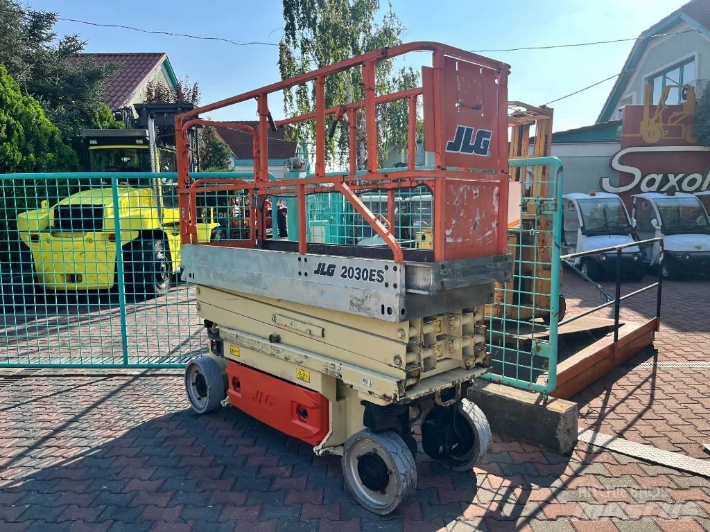JLG 2030ES     V-3450 Вертикальні щоглові підйомники
