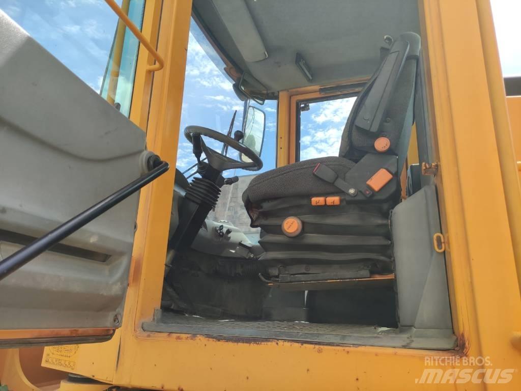 Volvo L 90 E Фронтальні навантажувачі