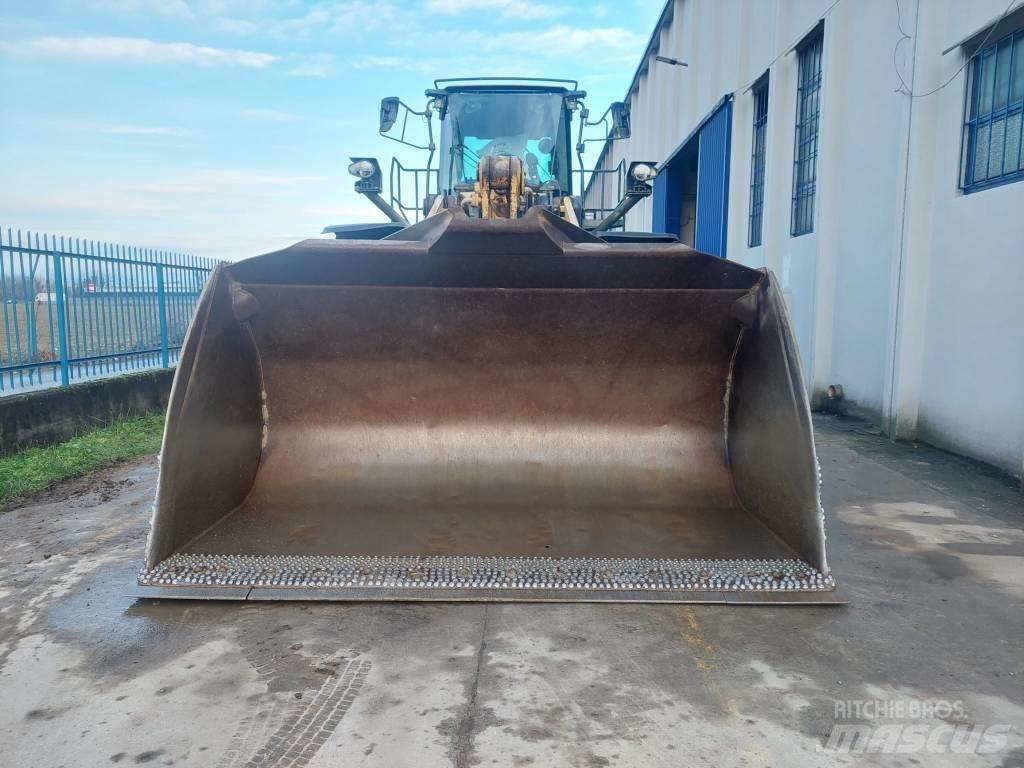 Komatsu WA475 Фронтальні навантажувачі