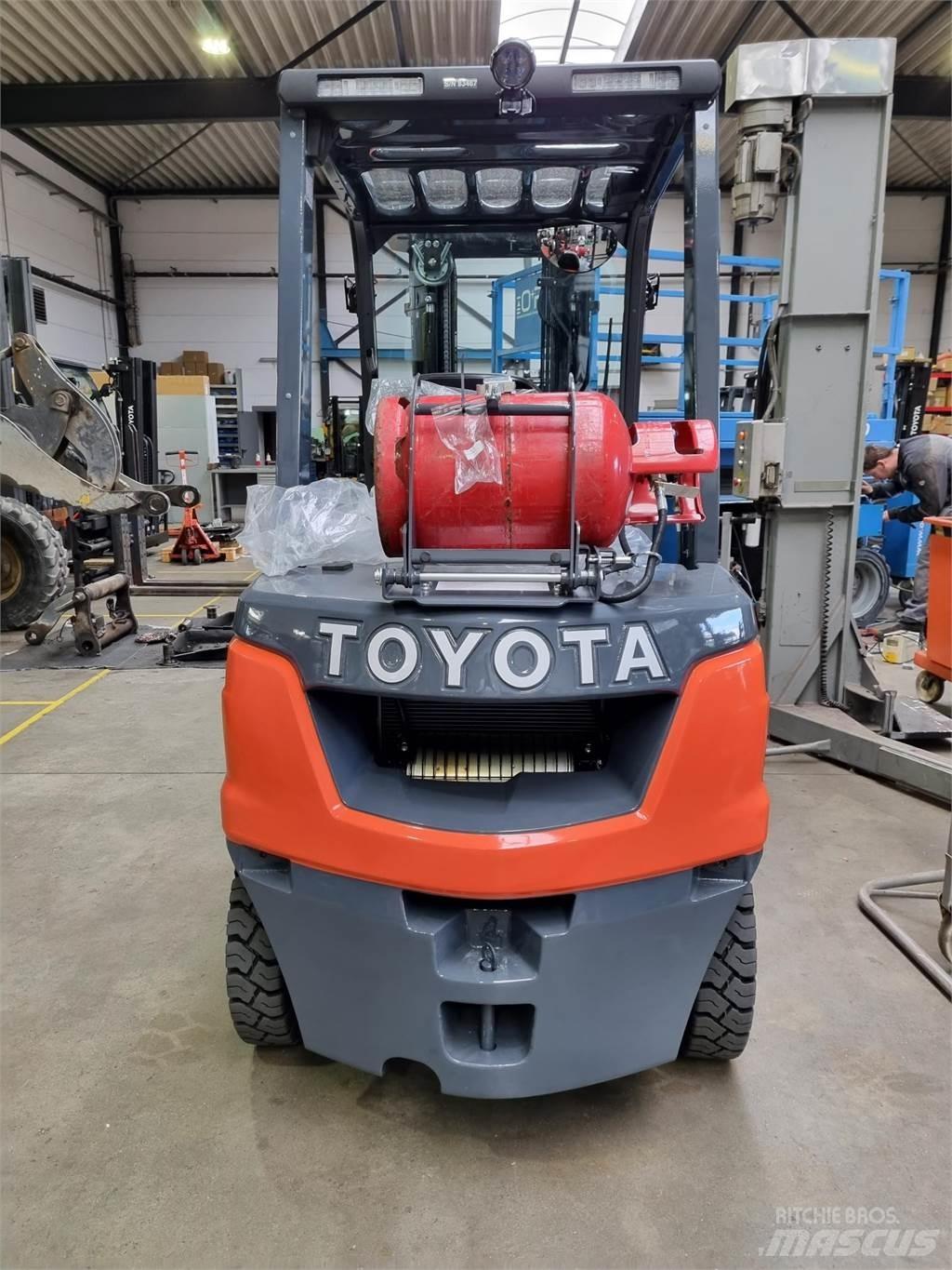 Toyota 02-8FGF25 Газові навантажувачі