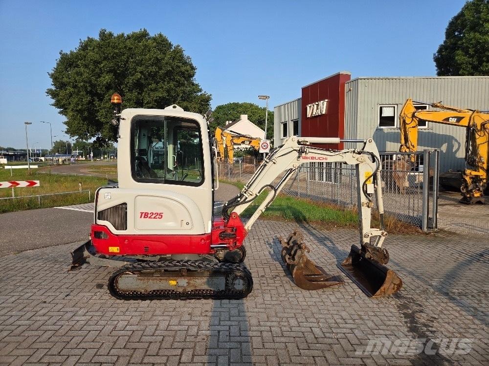 Takeuchi TB225 Міні-екскаватори < 7т