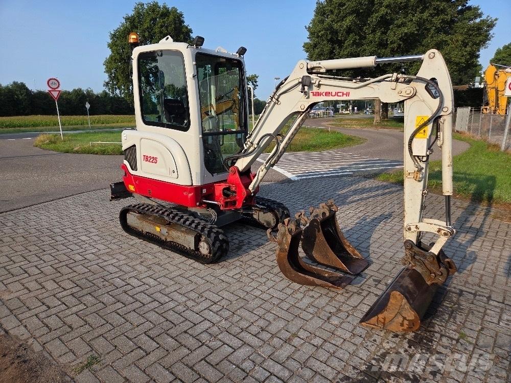 Takeuchi TB225 Міні-екскаватори < 7т
