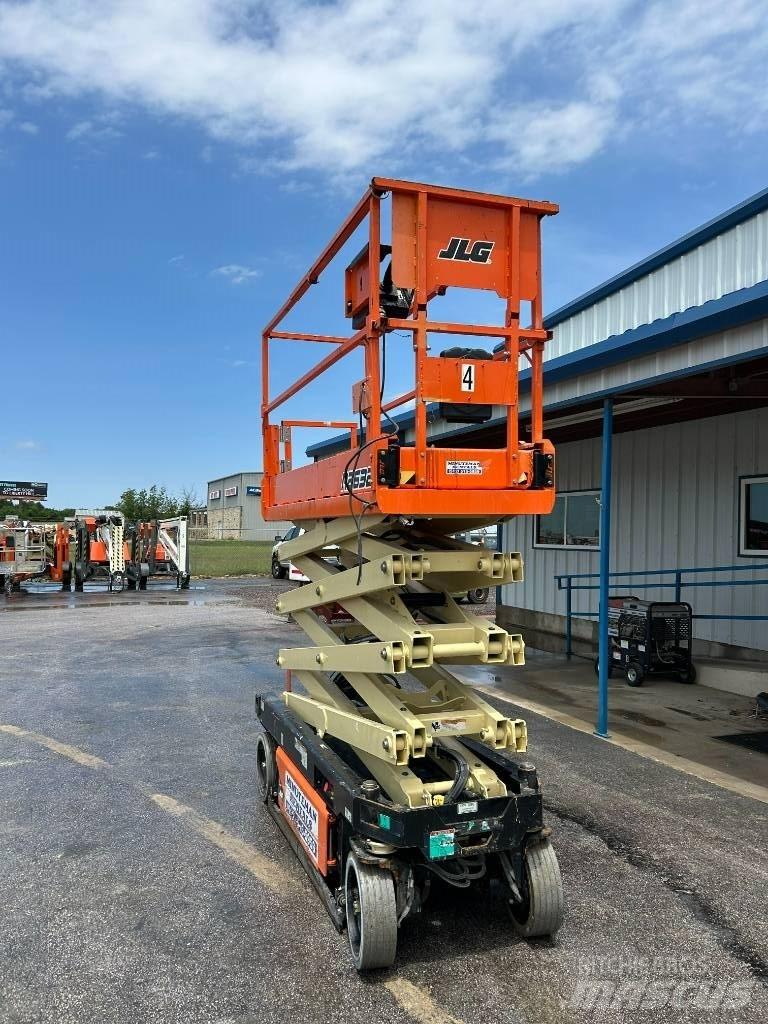 JLG R2632 Підйомники-ножиці