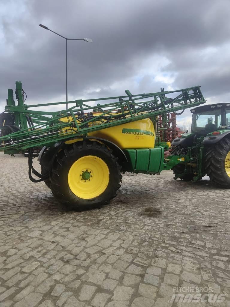 John Deere R740i Причіпні обприскувачі