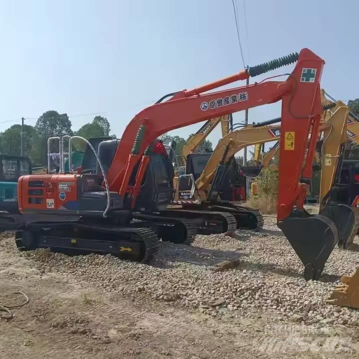 Hitachi ZX 120 Гусеничні екскаватори
