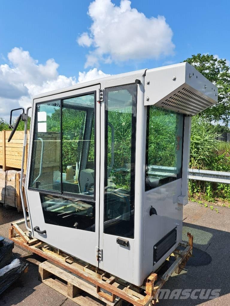 Fuchs D & E Cabin Кабіна