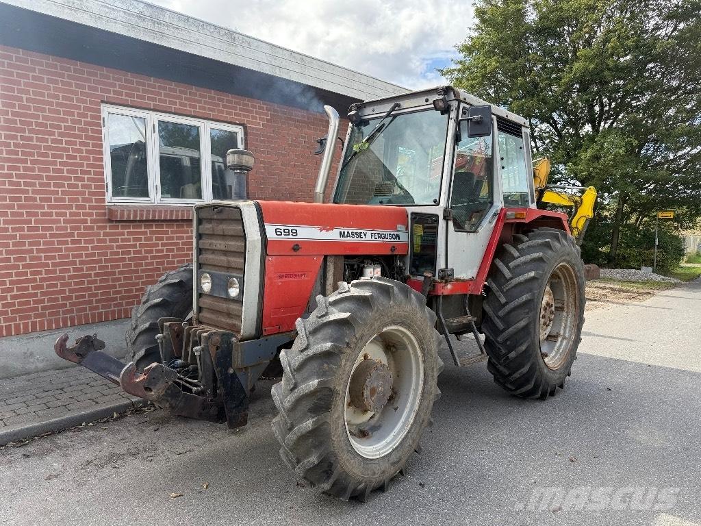 Massey Ferguson 699 Трактори