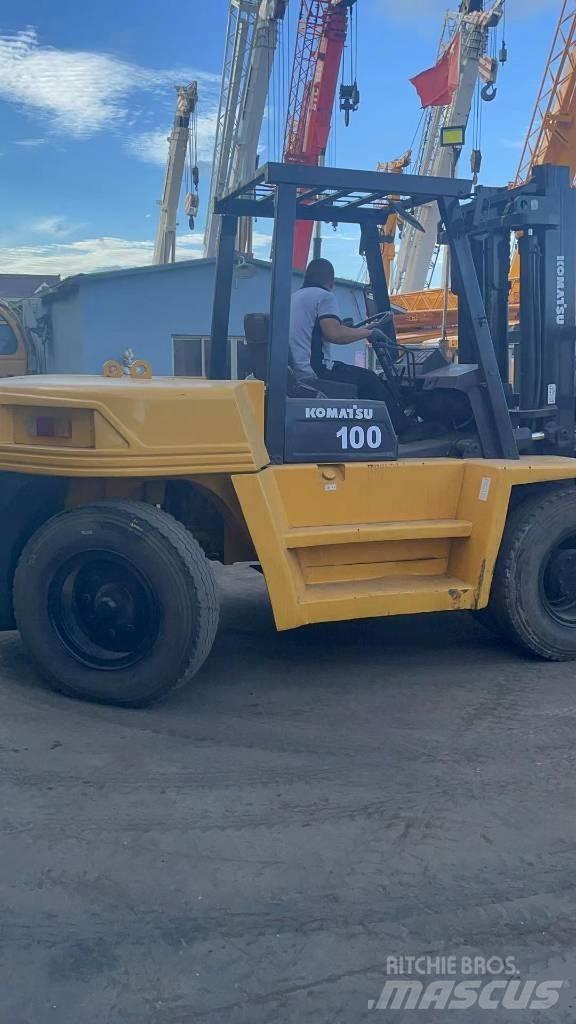 Komatsu 10 Ton Дизельні навантажувачі