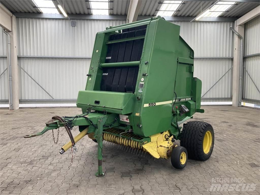 John Deere 550 Рулонні прес-підбирачі