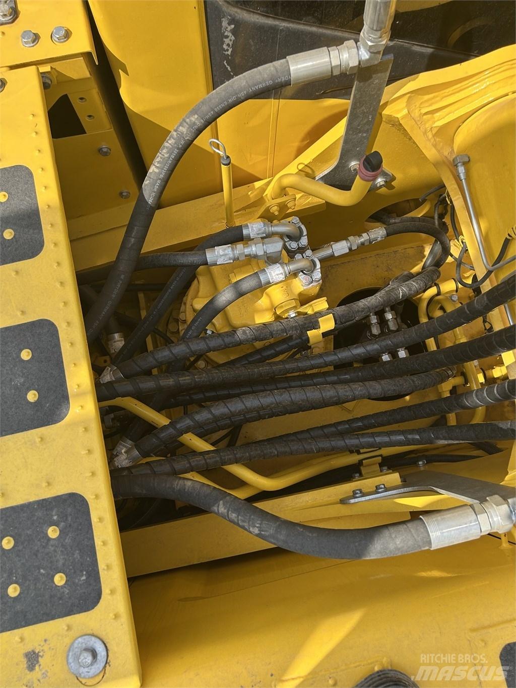 Komatsu PC 240 Гусеничні екскаватори