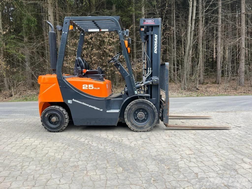 Doosan D 25 GP Дизельні навантажувачі