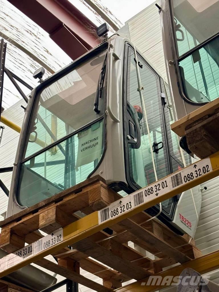 Takeuchi TB 225 Міні-екскаватори < 7т