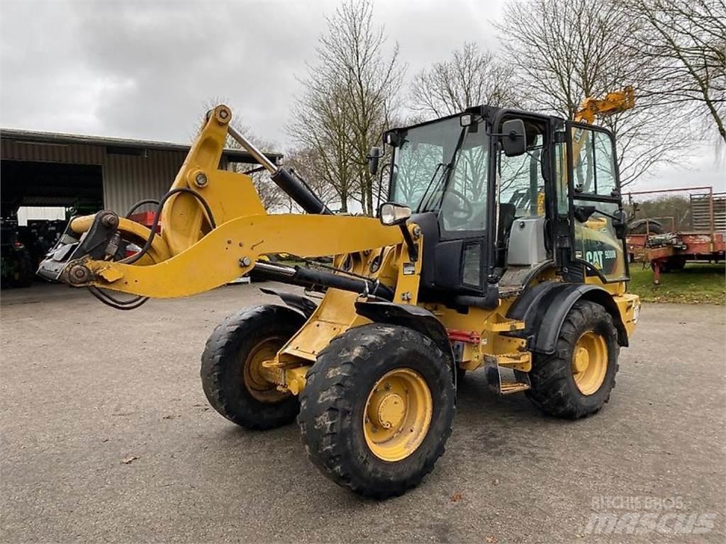 CAT 908M Фронтальні навантажувачі