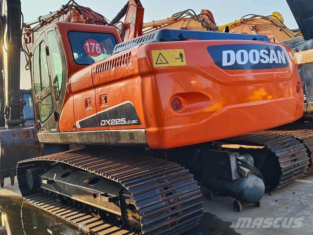 Doosan DX 225 LC-9C Гусеничні екскаватори