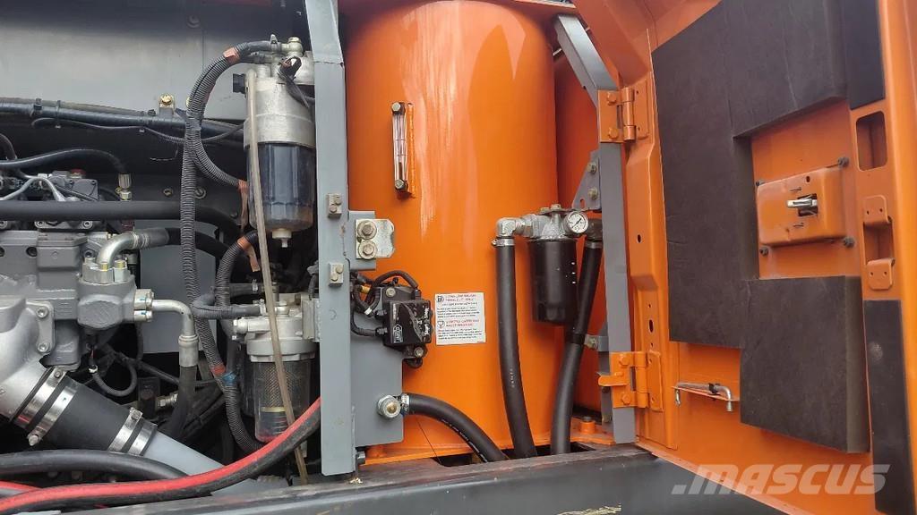 Hitachi ZX220W-5B Колісні екскаватори