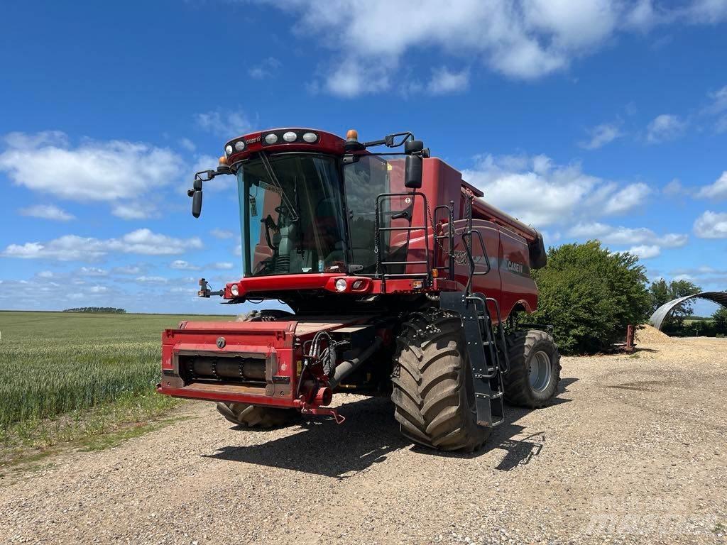 CASE Axial Flow 7120 Зернозбиральні комбайни