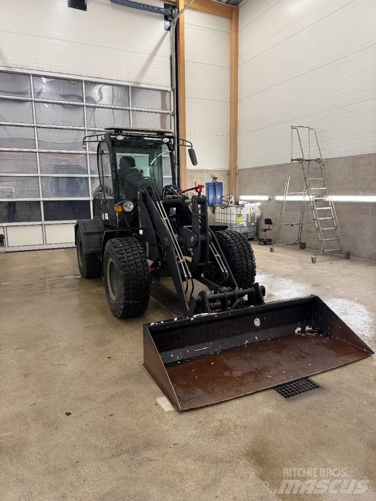  D-Machine  2550 Фронтальні навантажувачі
